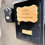 La Vie Est Belle 아로나
