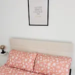La Vie Est Belle *
