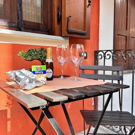 La Vie Est Belle Lägenhet